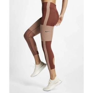 NIKE Run Tech Crop Leggings